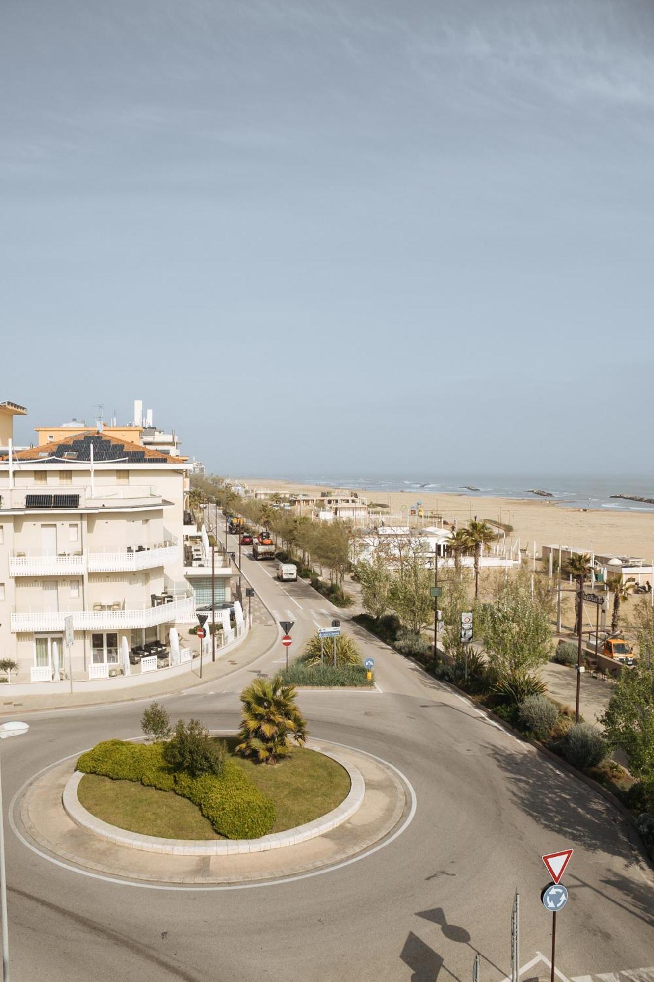 Gabbiano Apartments Rimini Eksteriør bilde