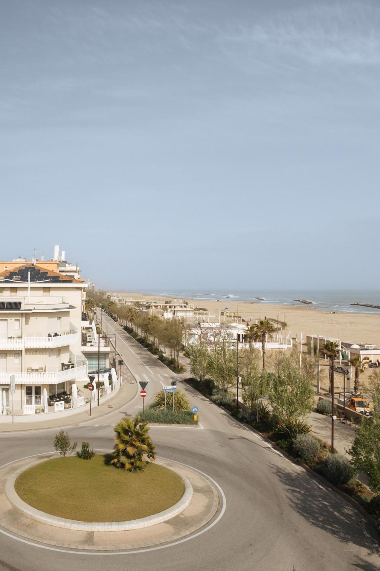 Gabbiano Apartments Rimini Eksteriør bilde